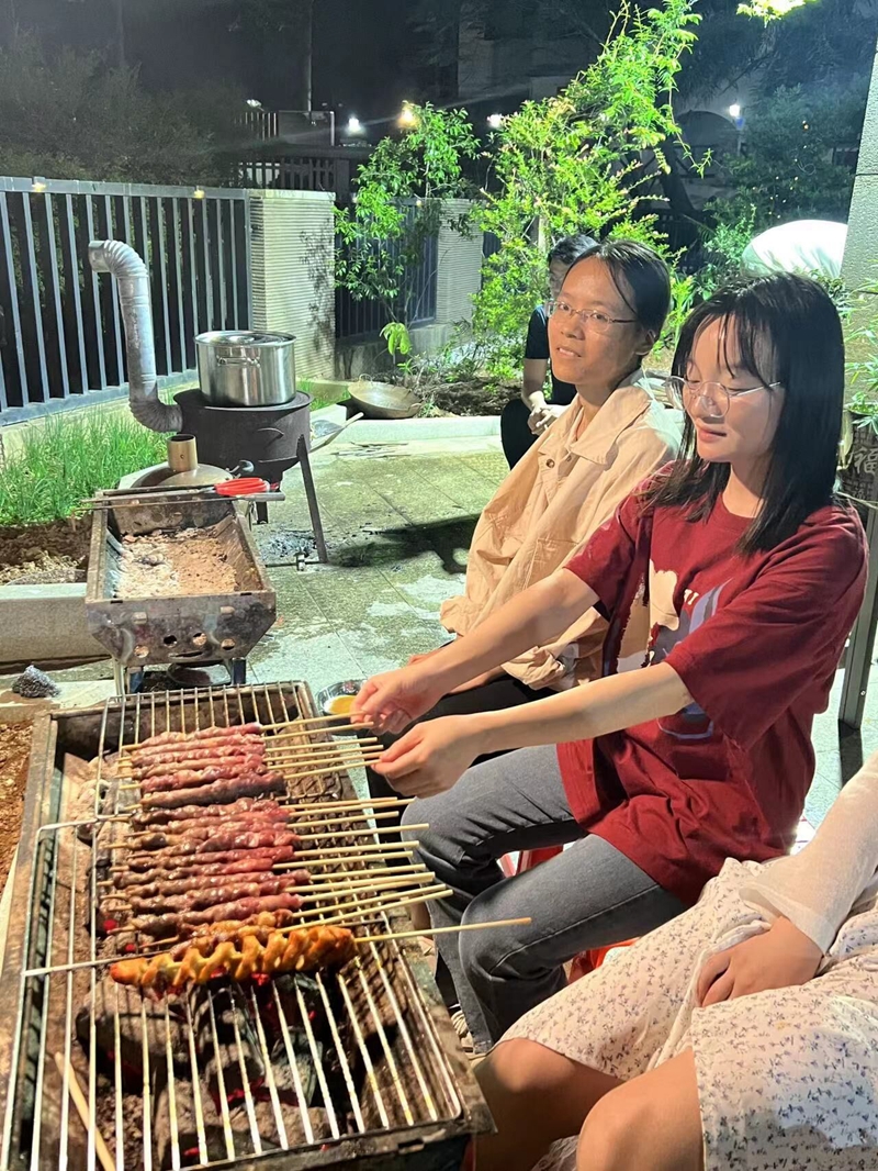 春風(fēng)和煦，歡樂自來